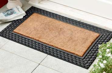 А що оце в нас під дверима?